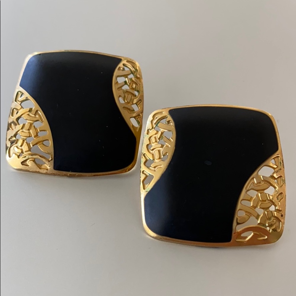 Stunning vintage filigree punch-out matte black gold earring